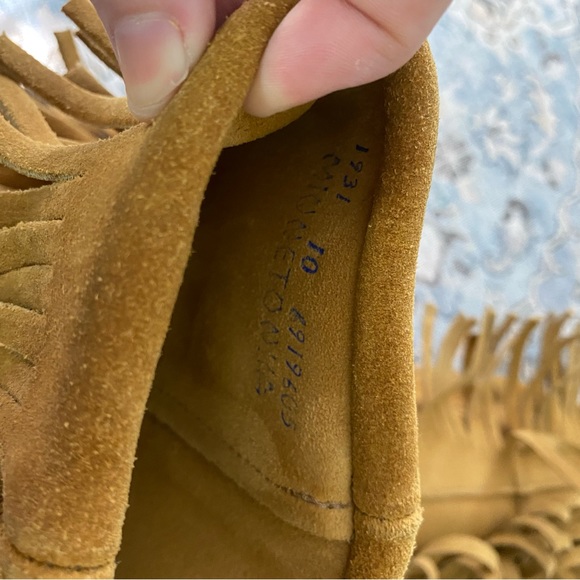 MINNETONKA 3-Layer Fringe Boot Size 10 - Picture 10 of 10